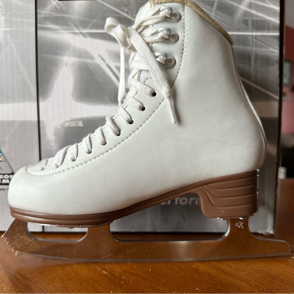 Jackson Artiste Skates ⛸️⛸️ Sz 3 1/2 - NEXT TO NEW!!